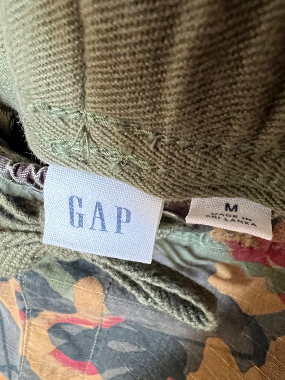 Gapflex 7.5” Easy Jogger Shorts floral tropical camo, Brown Red Green Tan Mens M - Picture 4 of 9